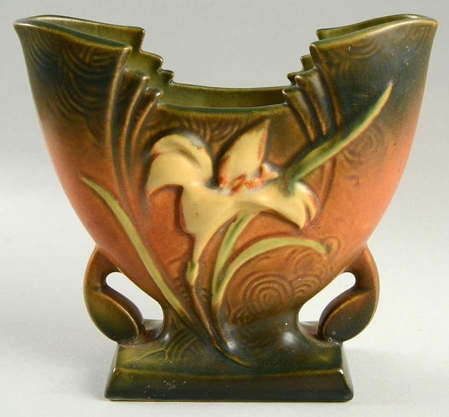 Zephyr Lily Siena 6" Fan Vase by Roseville-1