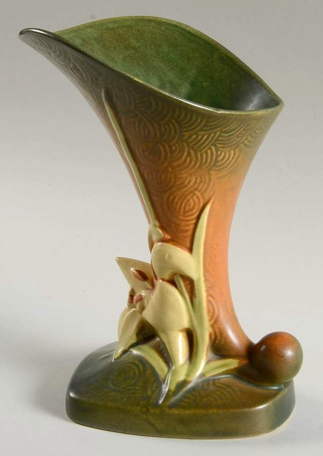 Zephyr Lily Siena 8" Cornucopia by Roseville-1