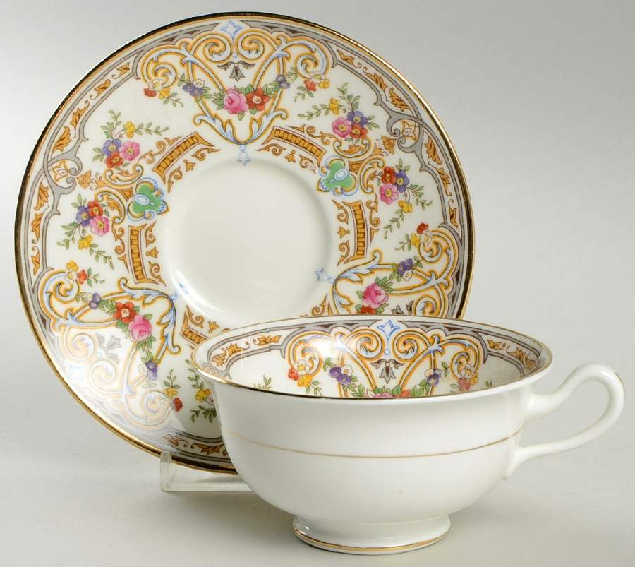 V9800 Footed Cup & Saucer Set by Royal Cauldon-1