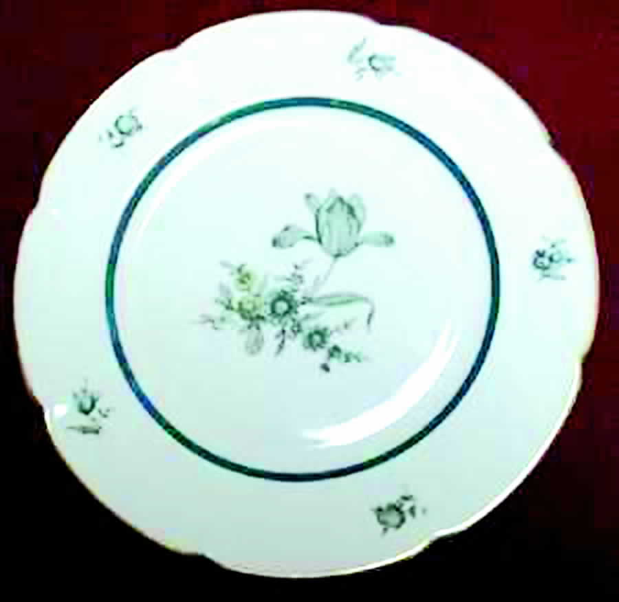 ROB167 Dinner Plate by Royal Bayreuth-1