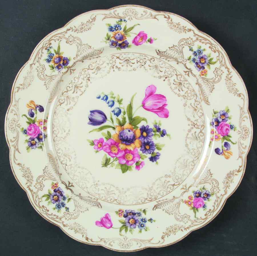 ROB172 Dinner Plate by Royal Bayreuth-1