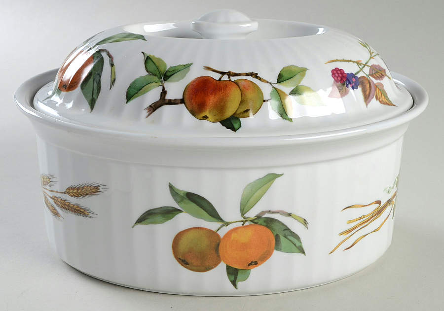 Evesham 'M' 2.5 Qt Oval Covered Casserole by Royal Worcester-1