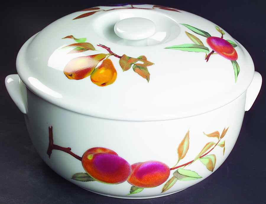 Evesham 'M' 2.25 Qt Round Covered Casserole by Royal Worcester-1