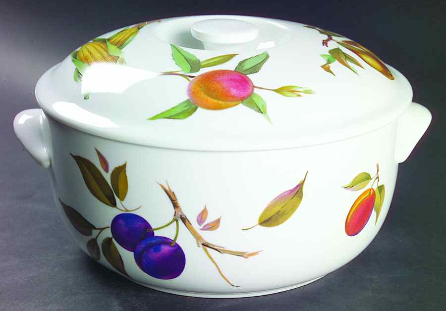 Evesham 'M' 2.25 Qt Round Covered Casserole by Royal Worcester-1