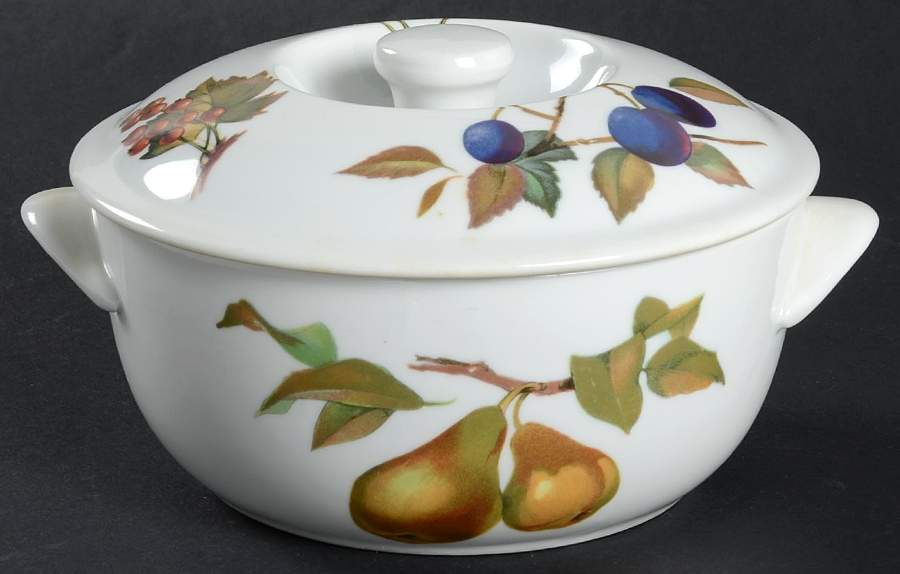 Evesham 'M' 1.50 Pt Round Covered Casserole by Royal Worcester-1