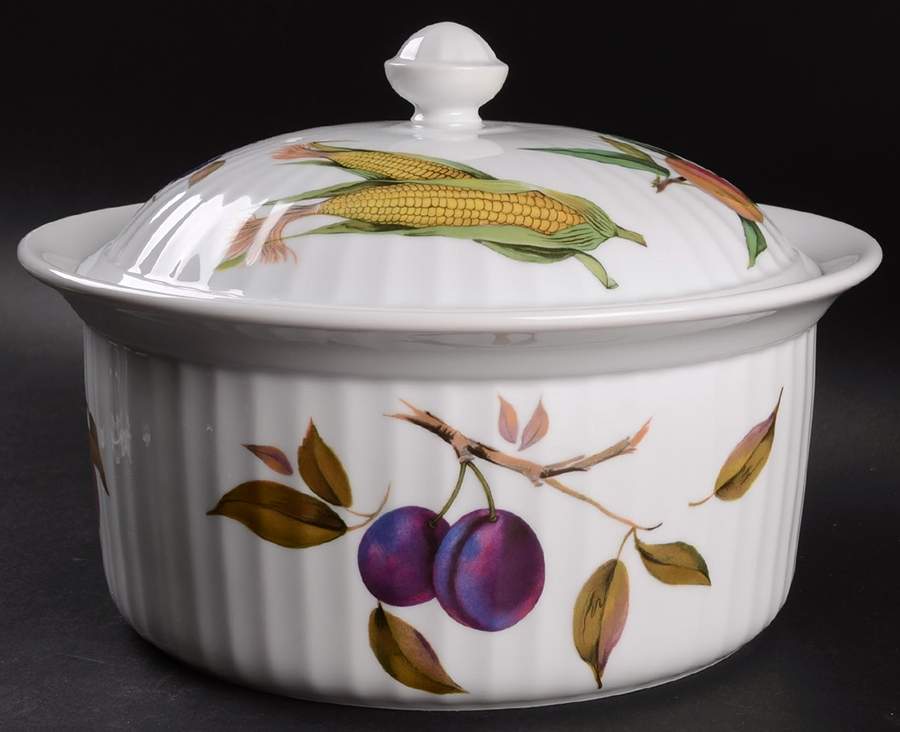 Evesham 'M' 3 Quart Round Covered Casserole by Royal Worcester-1