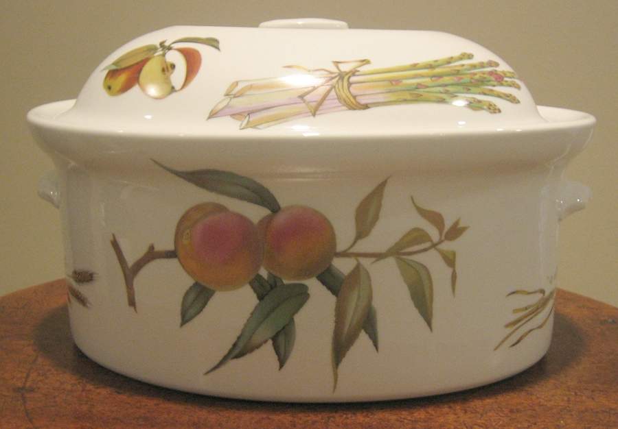 Evesham 'M' 2.5 Qt Oval Covered Casserole by Royal Worcester-1