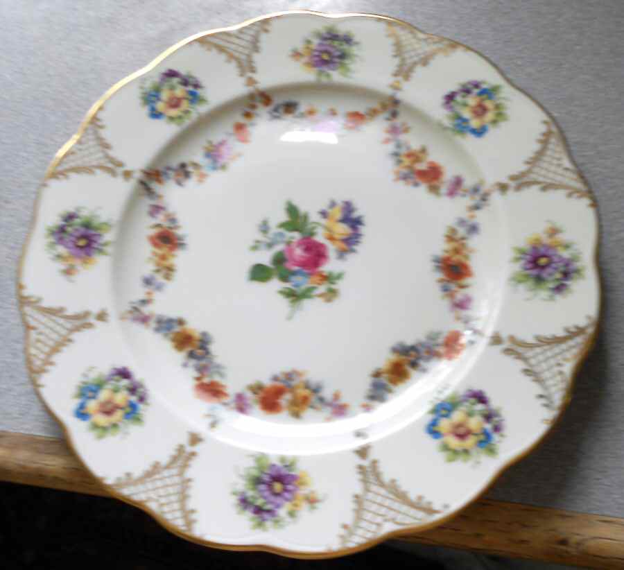 ROB175 Dinner Plate by Royal Bayreuth-1