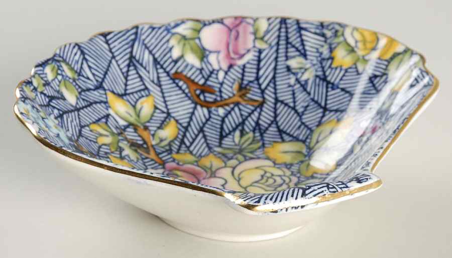 RWI19 5" Shell Shaped Dish by Royal Winton-1