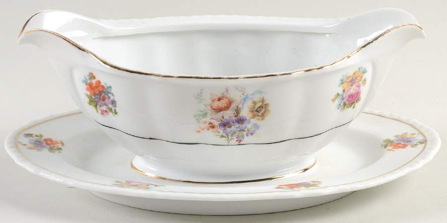ROB177 Gravy Boat with Attached Underplate by Royal Bayreuth-1