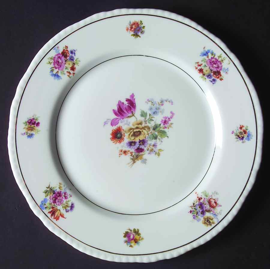 ROB177 Dinner Plate by Royal Bayreuth-1