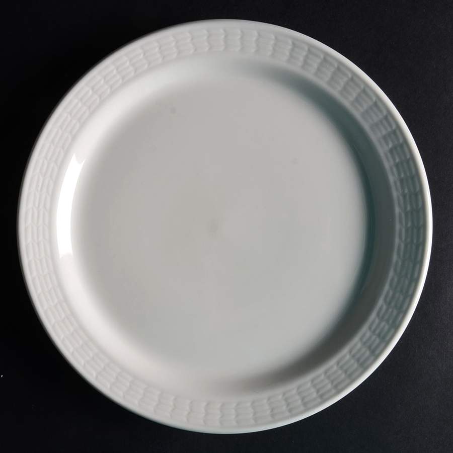 E825 Luncheon Plate by Rego-1