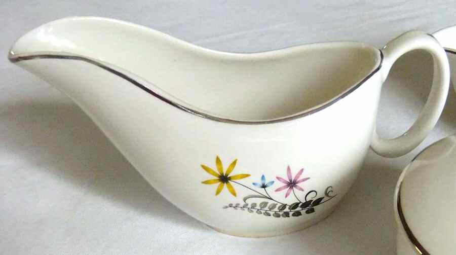 Star Flower Gravy Boat by Royal (USA)-1