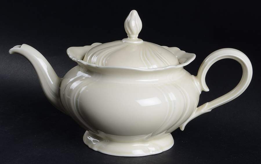 Viktoria Cream Teapot & Lid by Rosenthal - Continental-1