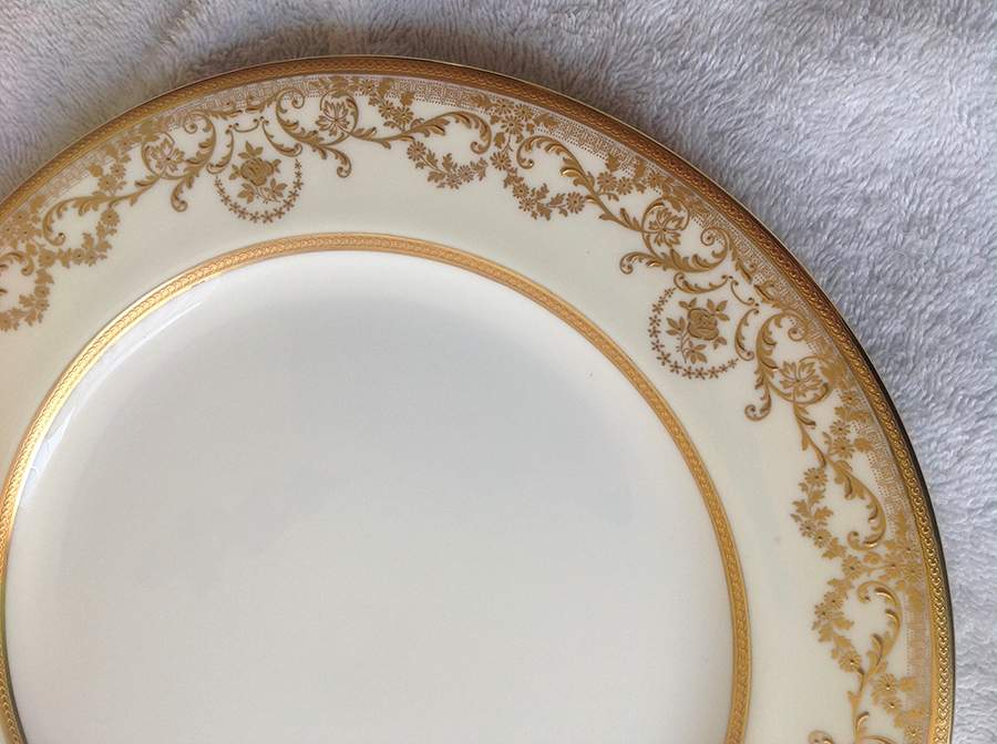 E8730 Dinner Plate by Royal Doulton-1