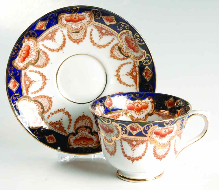 4250 Footed Cup & Saucer Set by Royal Albert-1