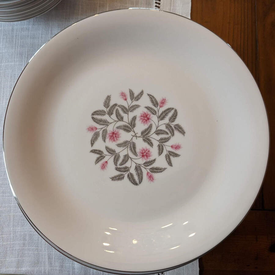 Ferndale Dinner Plate by Royal Embassy-1