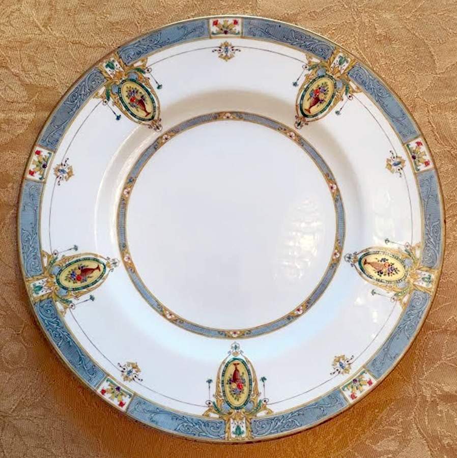 C7569 Dinner Plate by Royal Worcester-1