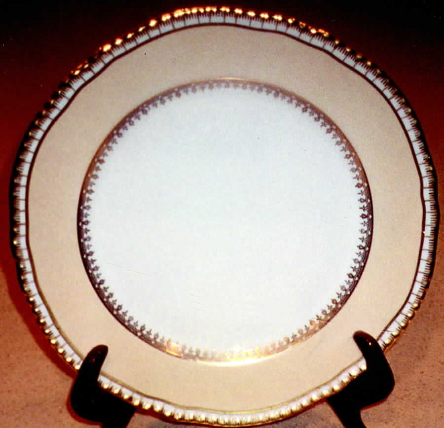 ROB187 Dinner Plate by Royal Bayreuth-1