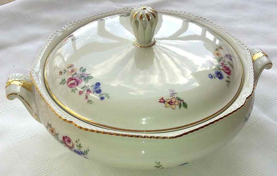 ROB188 Round Covered Vegetable by Royal Bayreuth-1