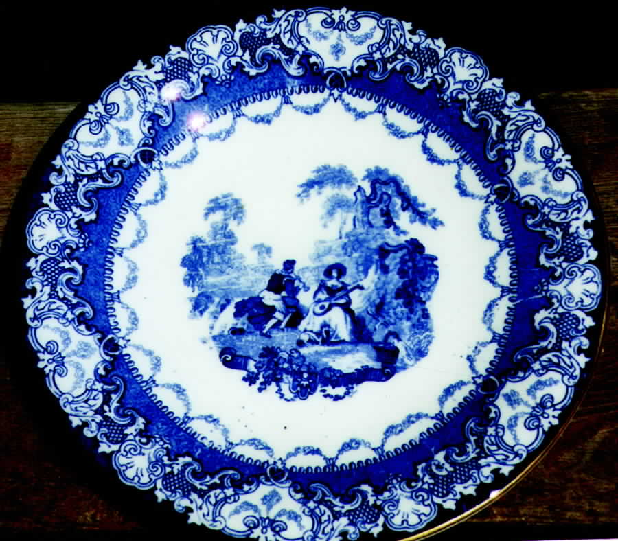 RD76 Dinner Plate by Royal Doulton-1
