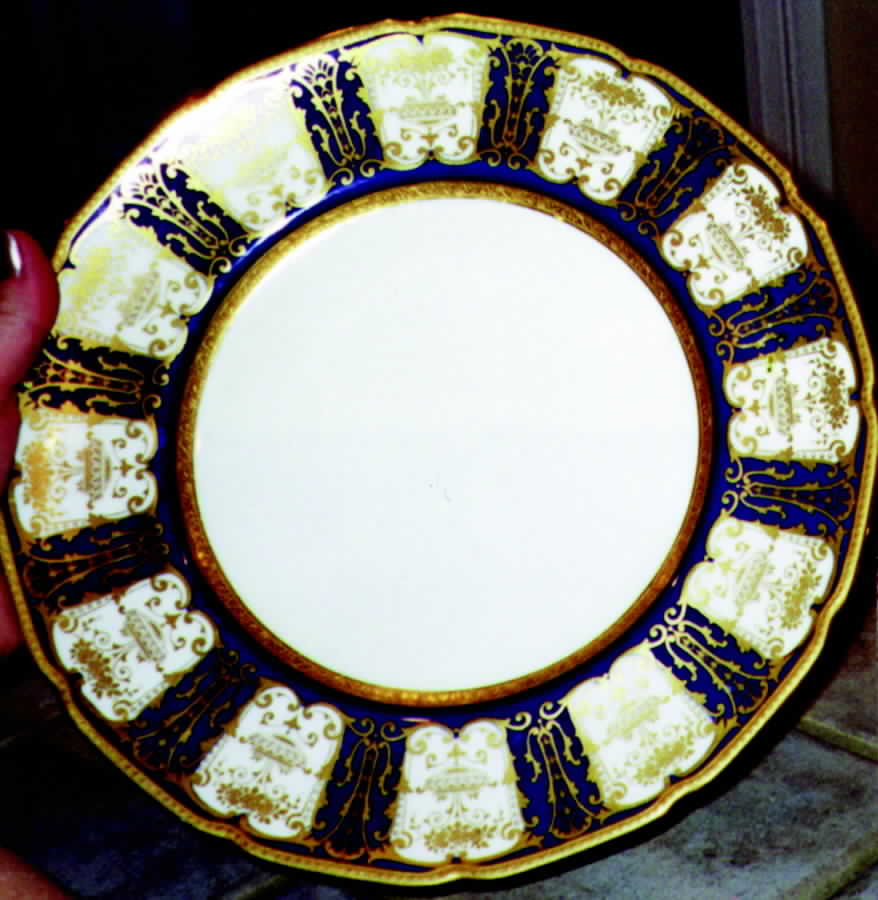 V701 Dinner Plate by Royal Doulton-1