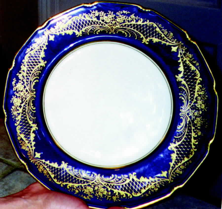 RA9939 Dinner Plate by Royal Doulton-1