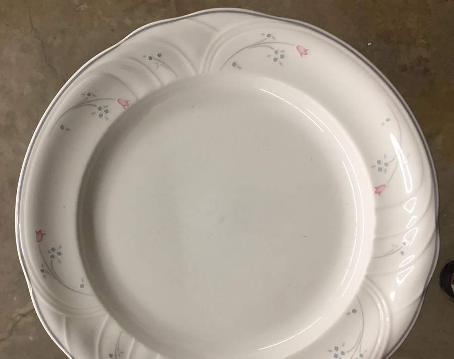 RD79 Dinner Plate by Royal Doulton-1