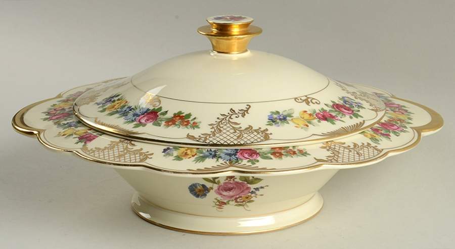 ROB192 Round Covered Vegetable by Royal Bayreuth-1