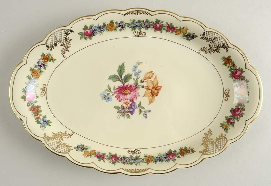 ROB192 14" Oval Serving Platter by Royal Bayreuth-1