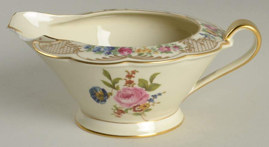 ROB192 Creamer by Royal Bayreuth-1