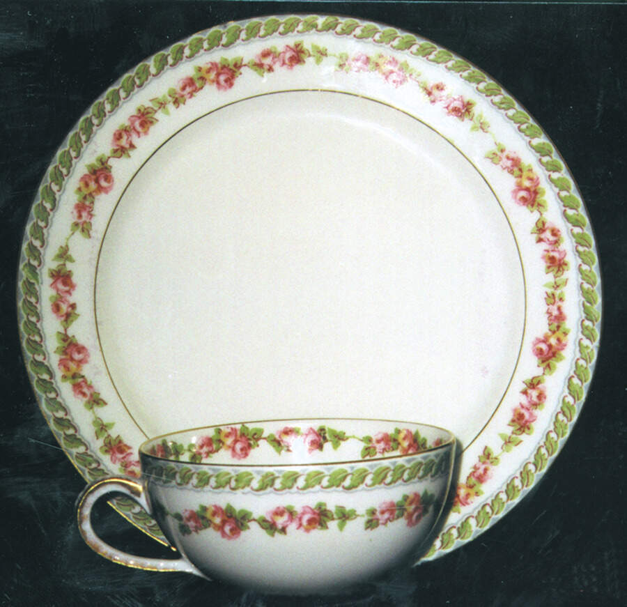 RDN53 Dinner Plate by M Redon-1