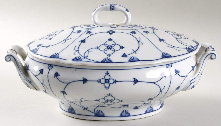 REK1 Oval Covered Vegetable by Reinecke-1