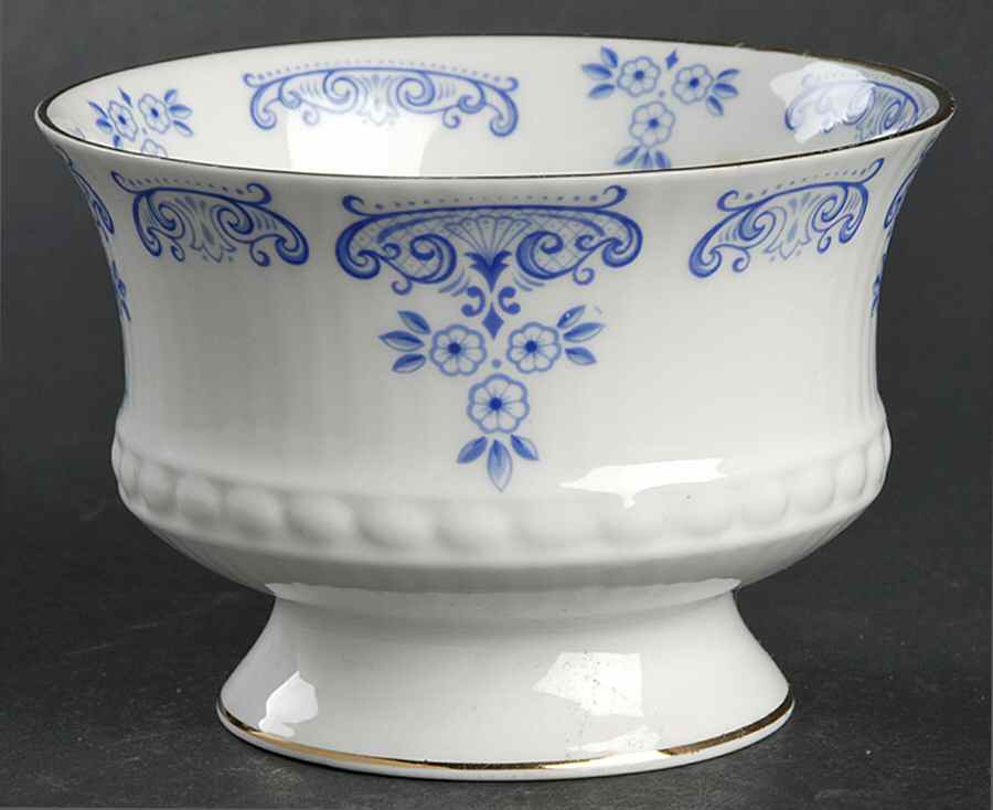 Fontainebleu Open Sugar Bowl by Rosina-Queens-1