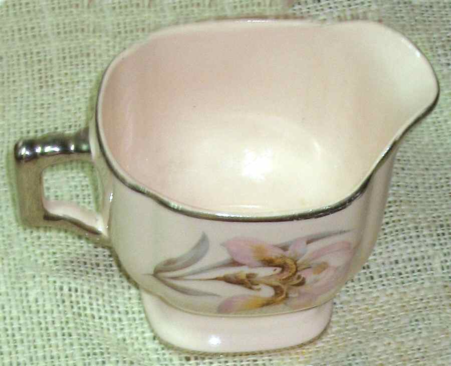 Hollywood Iris Creamer by Royal (USA)-1