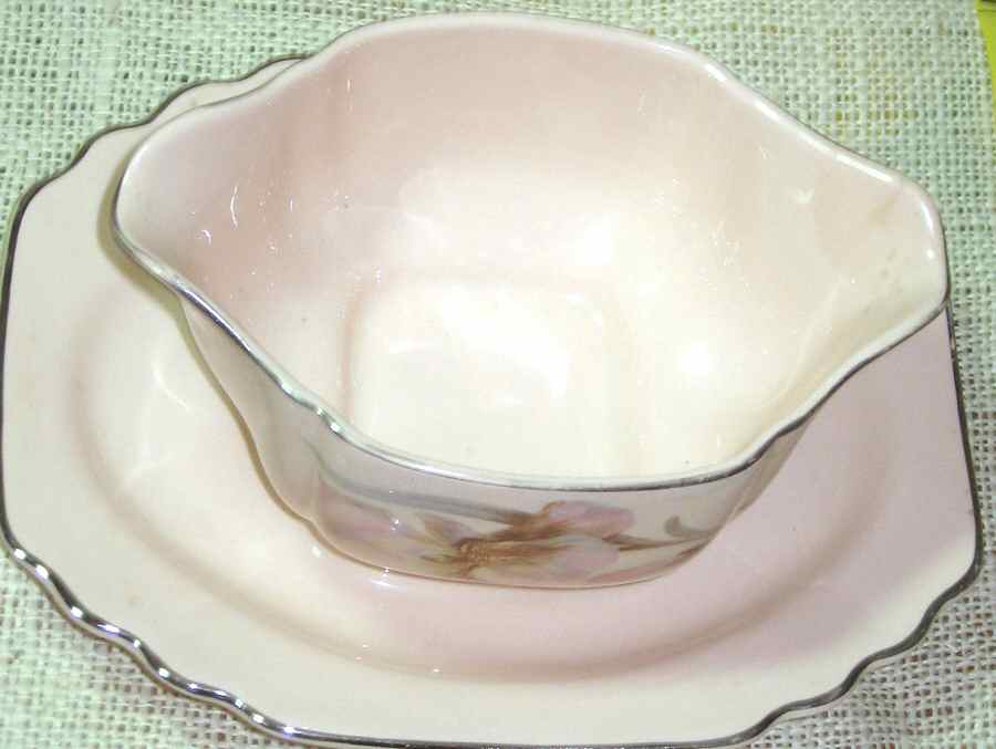 Hollywood Iris Gravy Boat & Underplate by Royal (USA)-1
