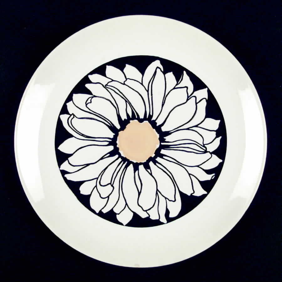 It's A Daisy Dinner Plate by Royal (USA)-1