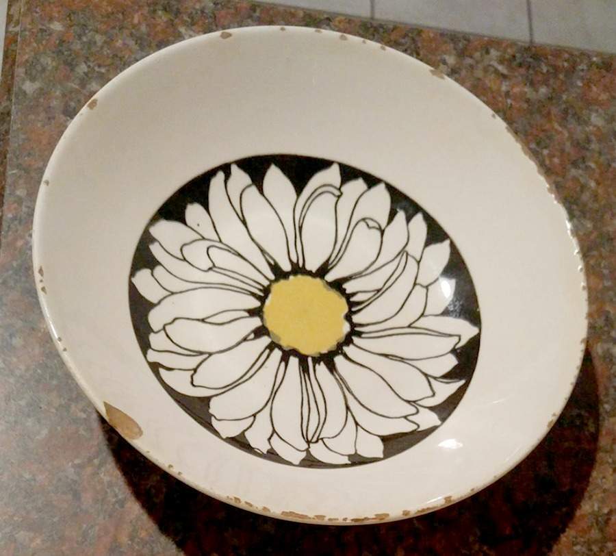It's A Daisy 9" Round Vegetable Bowl by Royal (USA)-1