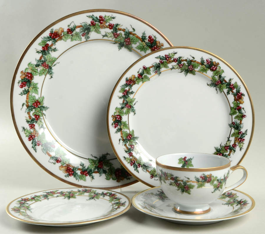 The Holly and The Ivy 5 Piece Place Setting by Royal Gallery-1