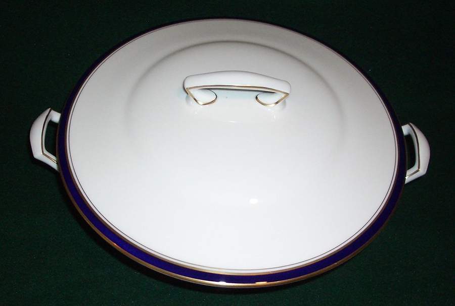 W820 Round Covered Vegetable by Royal Worcester-1