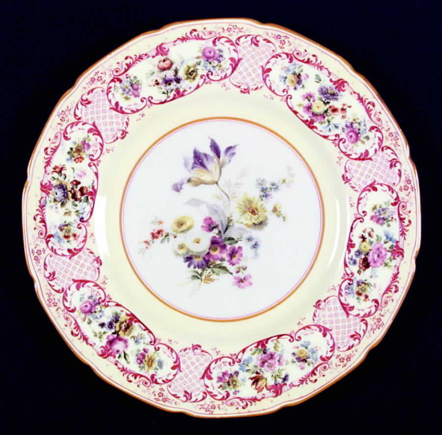 V345 Dinner Plate by Royal Doulton-1
