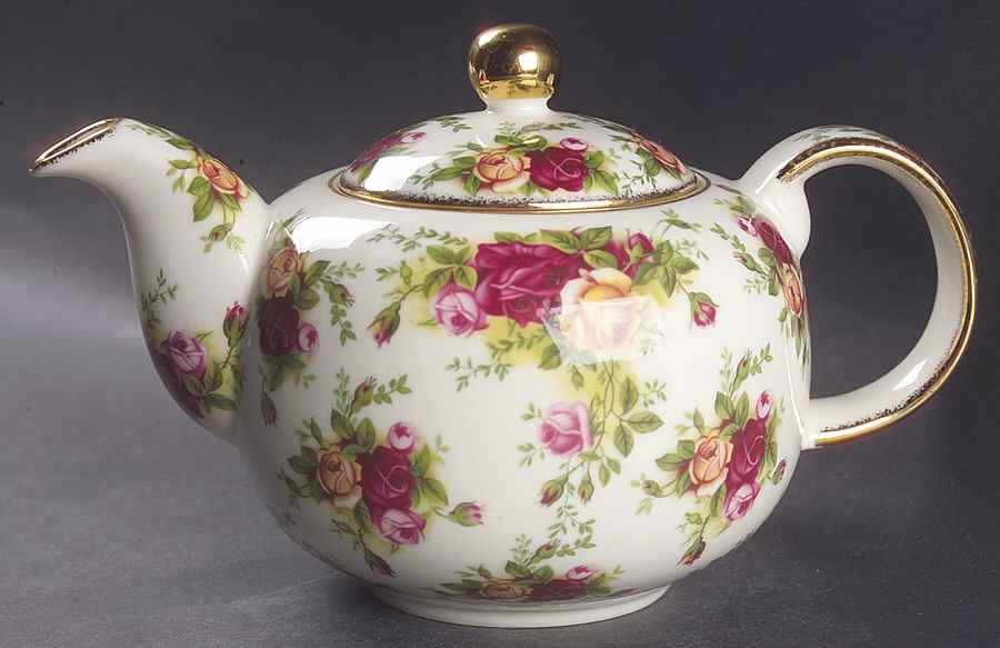Old Country Roses (Classic III) Teapot & Lid by Royal Albert-1