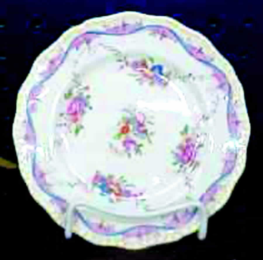 V983 Dinner Plate by Royal Doulton-1