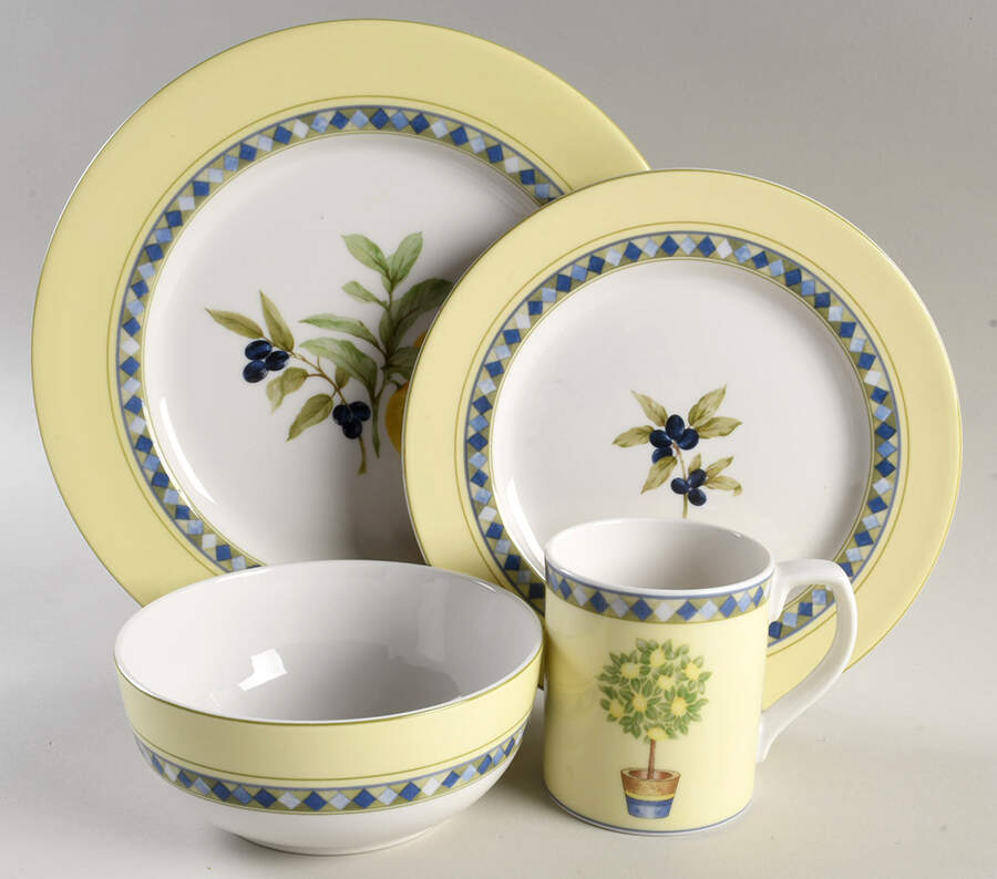 Carmina 32  Piece Estate Set by Royal Doulton-1