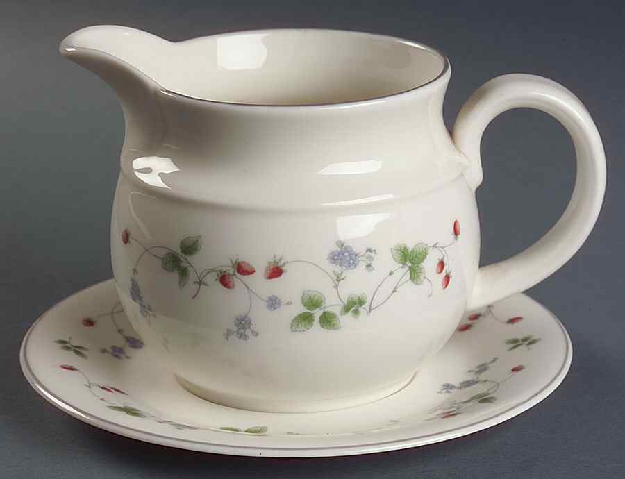 Strawberry Fayre Red Gravy Boat & Underplate by Royal Doulton-1