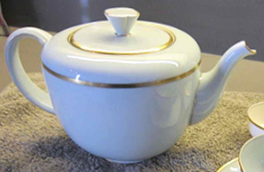 ROT156 Teapot & Lid by Royal Tettau-1