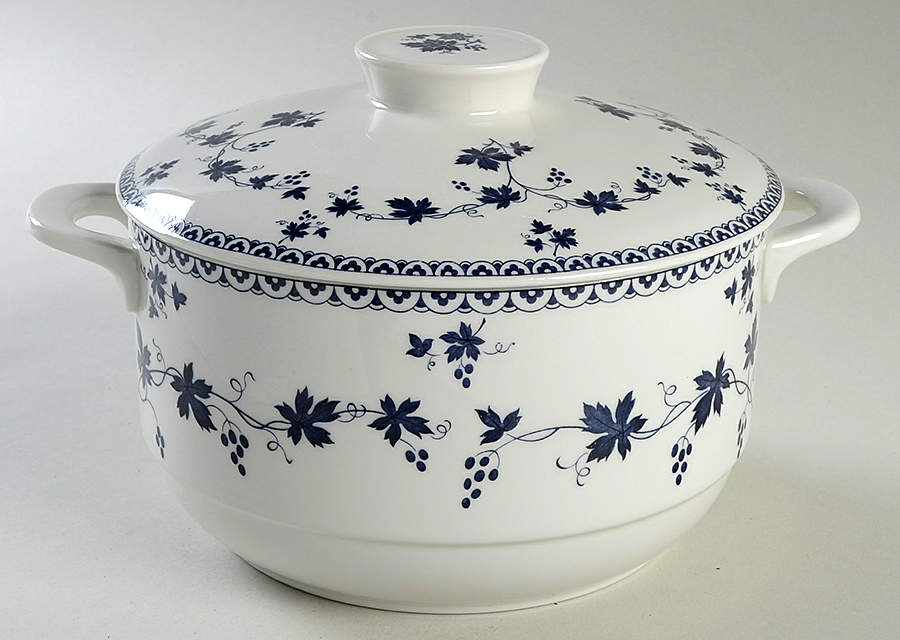 Yorktown 2 Qt Round Covered Casserole by Royal Doulton-1