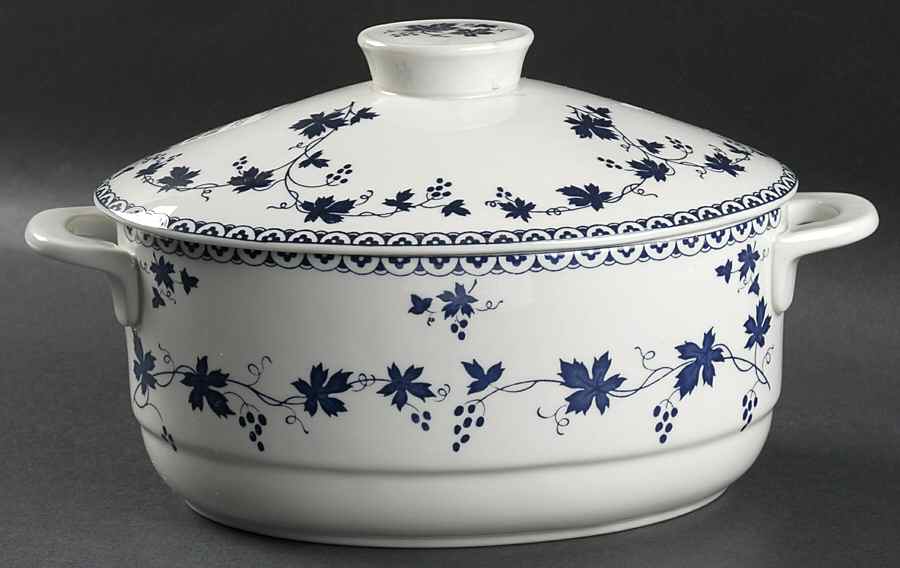 Yorktown 2 Quart Oval Covered Casserole by Royal Doulton-1