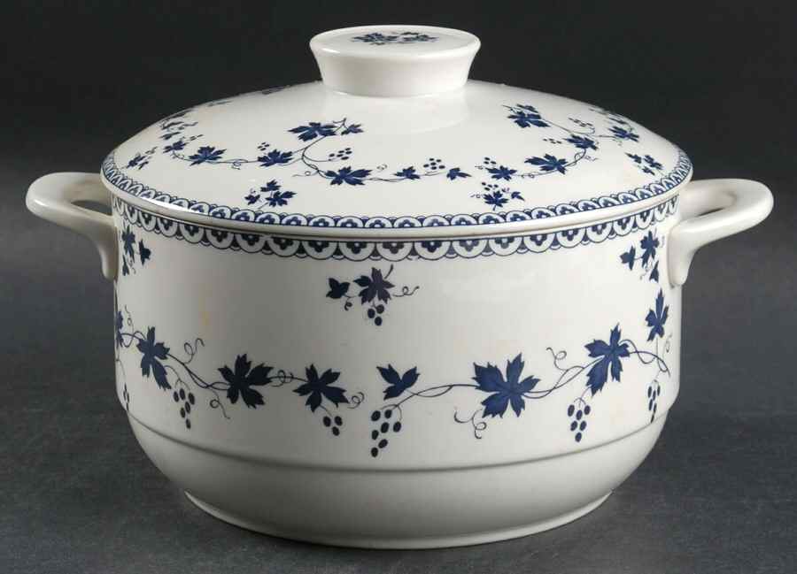 Yorktown 1.5 Qt Round Covered Casserole by Royal Doulton-1