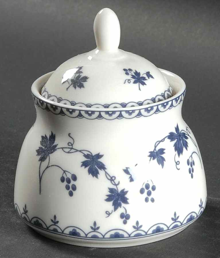 Yorktown Mini Sugar Bowl & Lid by Royal Doulton-1